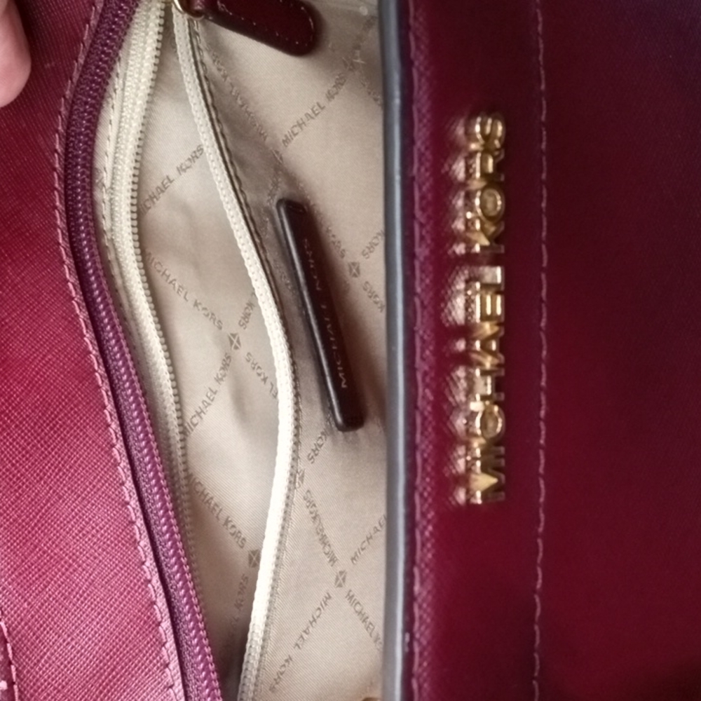 BURGUNDY MICHAEL KORS LEATHER HANDBAG FOR FALL AND WINTER IN EUC - Picture 7 of 11